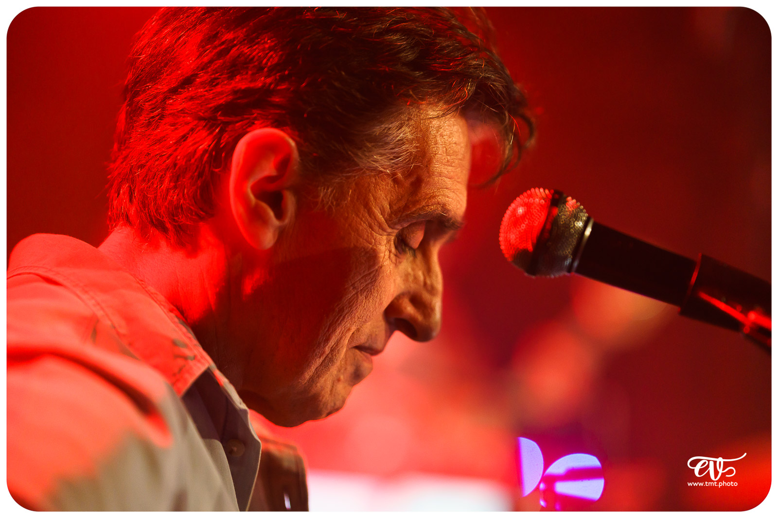 SERGE, ELEGANCE ACOUSTIQUE